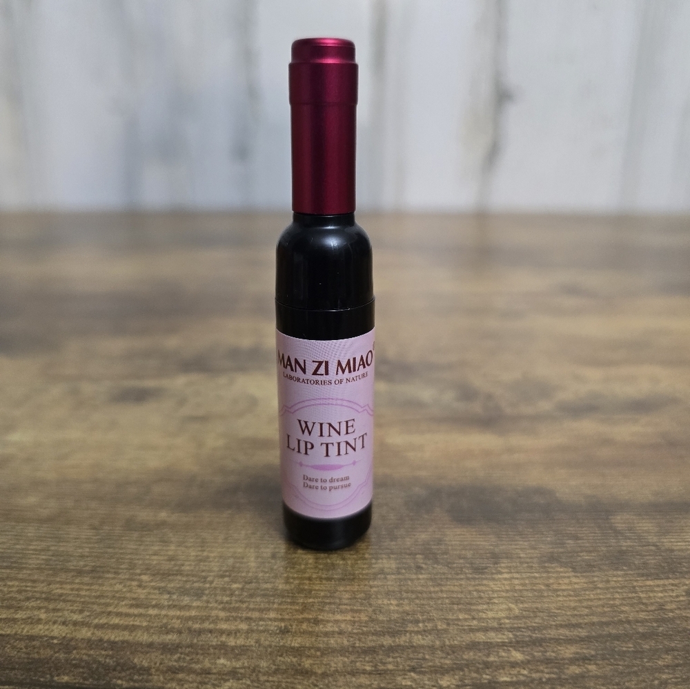 New Man Zi Miao Wine Lip Tint Waterproof Lipgloss CR01 Rose Coral